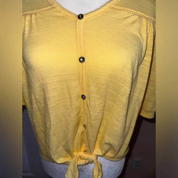 Adrienne Vittadini Yellow Blouse Button Top size Small - Picture 4 of 5